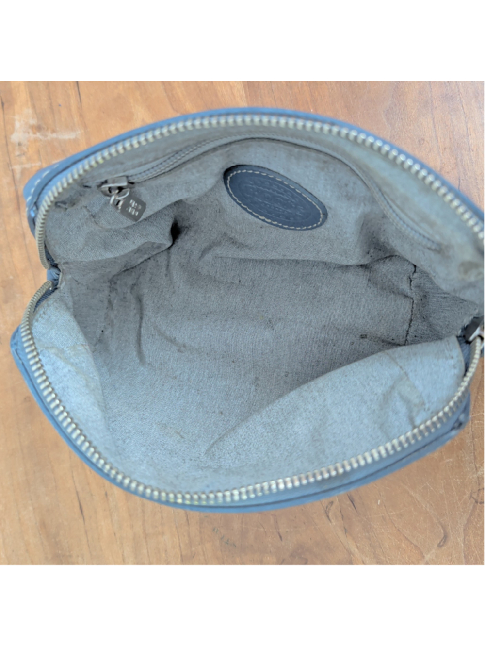 Roots Canadian Made Blue Leather Cosmetics Bag - Picture 3 of 9